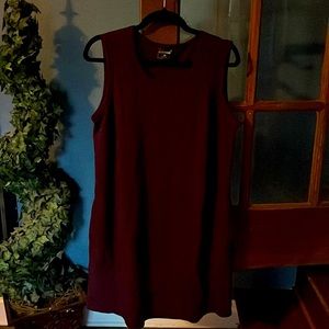 Soft & cool Burgundy 32 Degrees sleeveless midi dress with pockets. Size Large